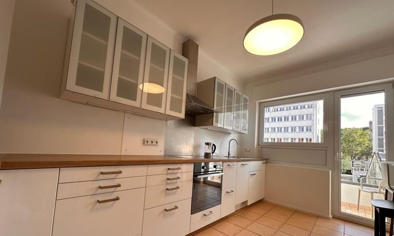 K&uuml;che mit Balkon