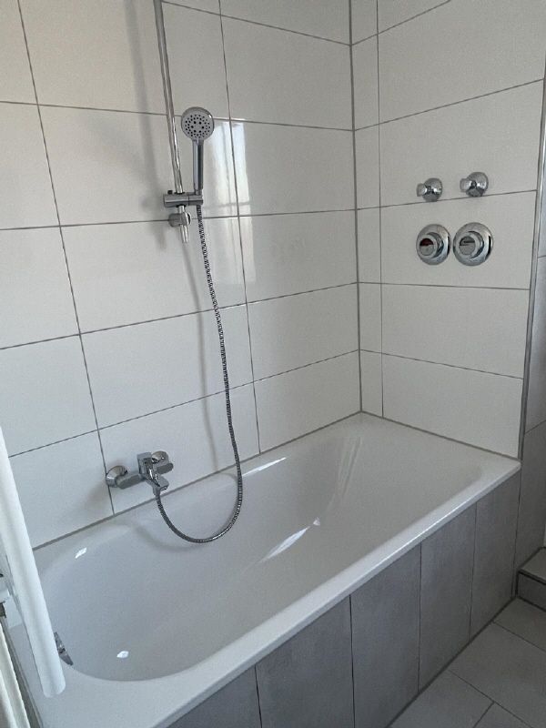 Frisch renovierte Maisonettenwohnung mit Küche in bester Neukirchen-Vluyn - Photo 3
