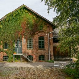 Schreiben Sie Ihr eigenes Märchen: Historische Gewerbefläche mit künstlerischem Charme