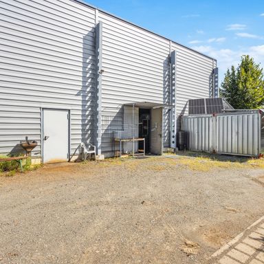 Vielseitig nutzbare Lagerhalle ab sofort verfügbar