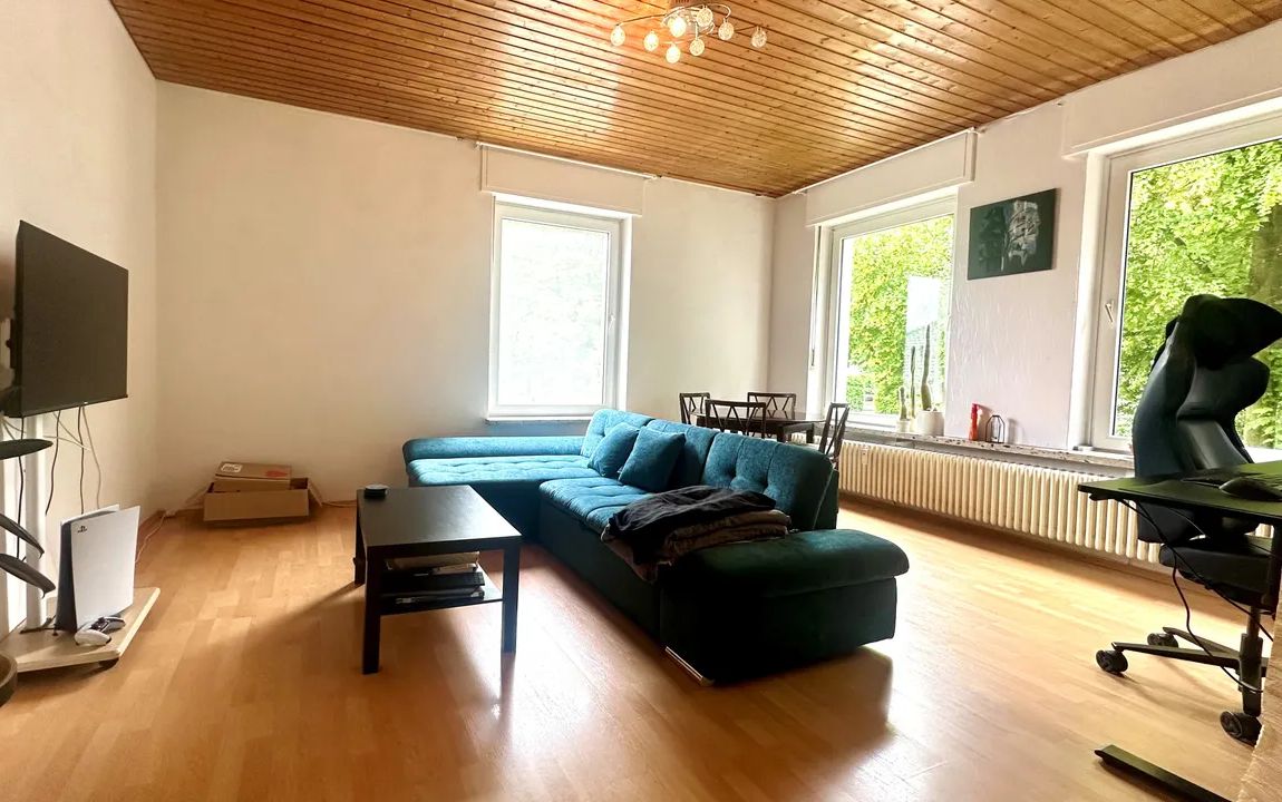 2-Zimmer Altbauwohnung in zentraler Lage