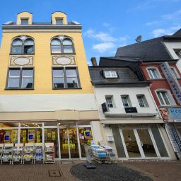 KR-UERDINGEN: WOHN- UND GESCHÄFTSHAUS IN GUTER LAGE ZU KAUFEN
