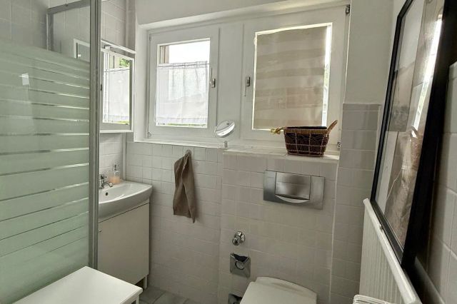 Bad mit Dusche (OG)