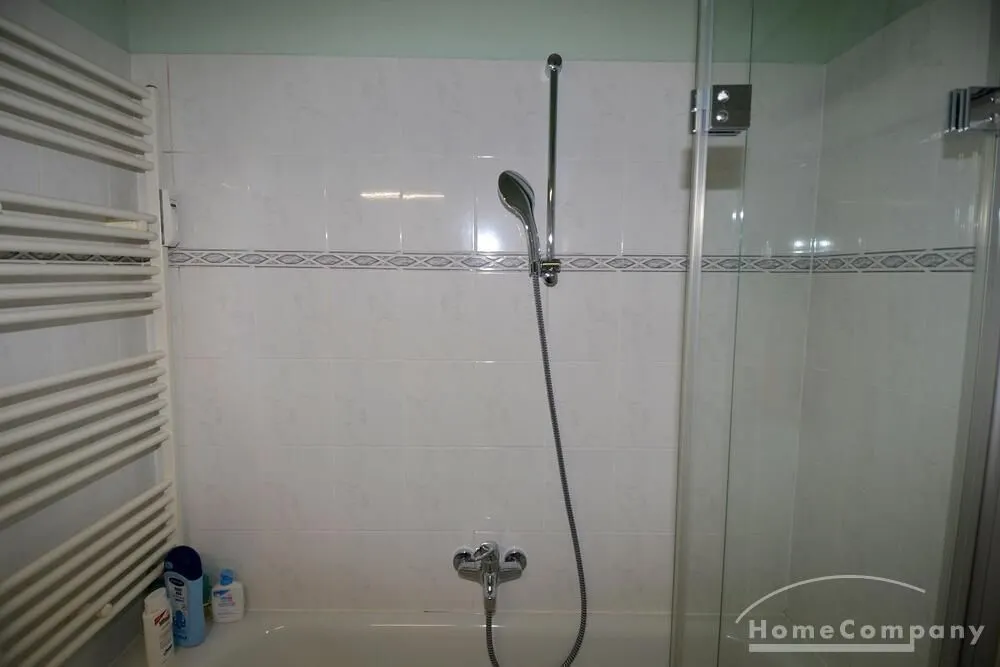 Helle 3-Zimmer- Wohnung iin der obersten Etage in Berlin Wilmersdorf, möbliert - Foto 1