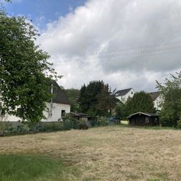 Großzügiges, ebenerdiges Erbpachtgrundstück in zentraler Lage von Windeck!