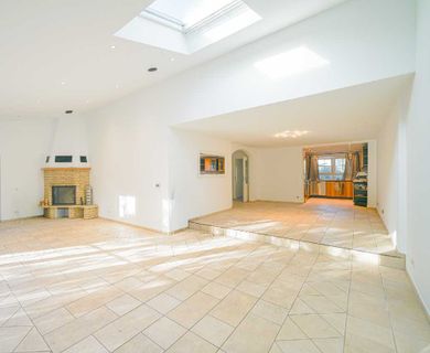 Freistehendes Einfamilienhaus mit Garten und Sonnenbalkon