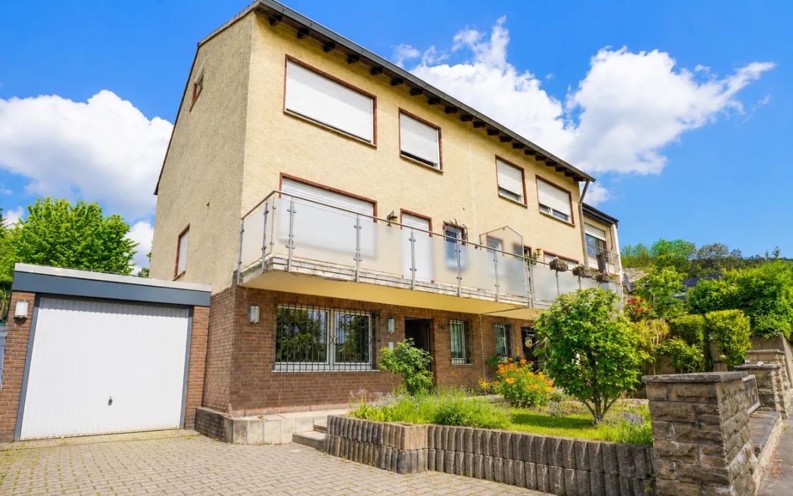 Ca. 143 m² große Doppelhaushälfte mit Terrasse, Südbalkon und Ausbaureserve am Tücking