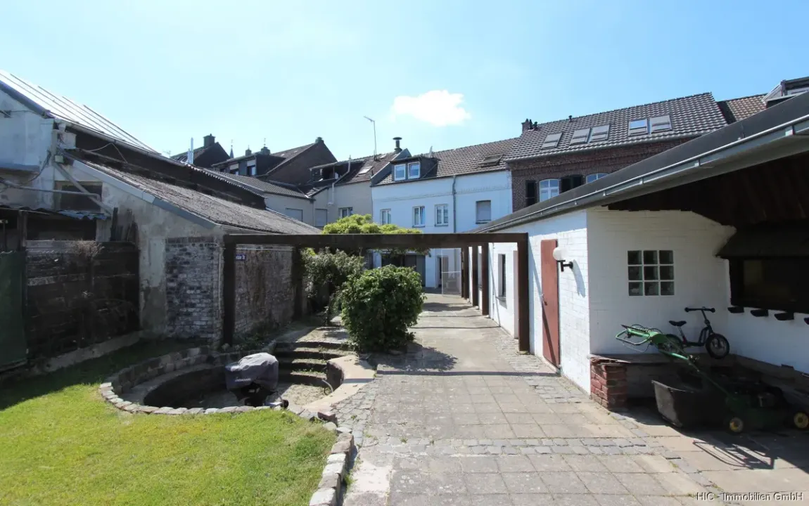 Mehrfamilienhaus in Nettetal-Lobberich-Zentrum mit ca. 206 m² Wohnfläche auf ca. 821 m² Grundstück