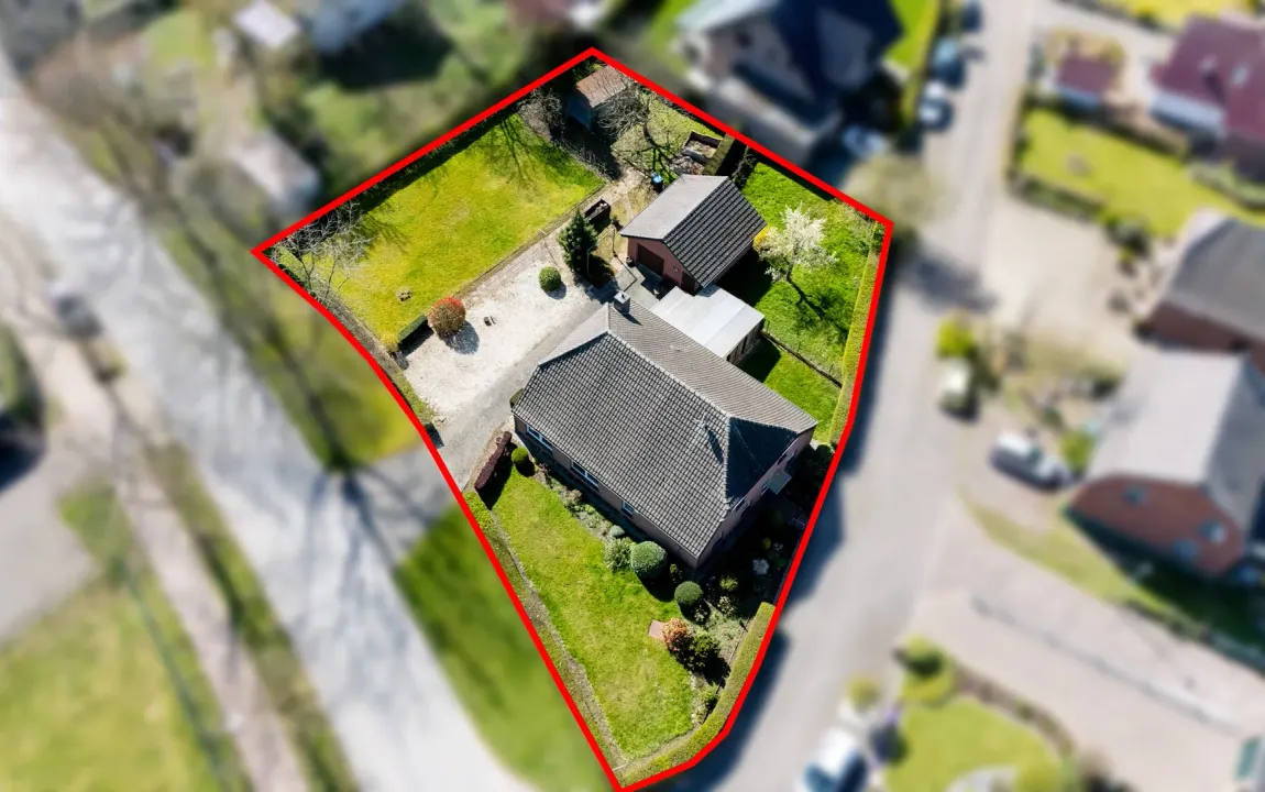 Freistehendes Wohnhaus mit Ausbaupotential, großem Grundstück und großer Garage in Goch