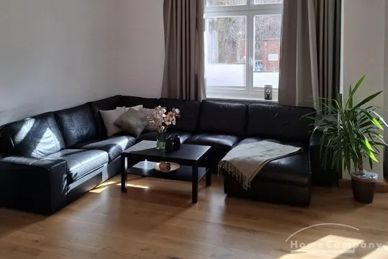 Schöne, großzügig geschnittene 3 Zi.-Wohnung, Garten zur Mitbenutzung.