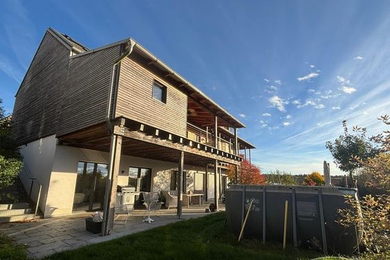 ***Traumhaftes Wohnen im Grünen: Modern möbliertes 4-Zimmer-Haus mit Garten in Scheyern