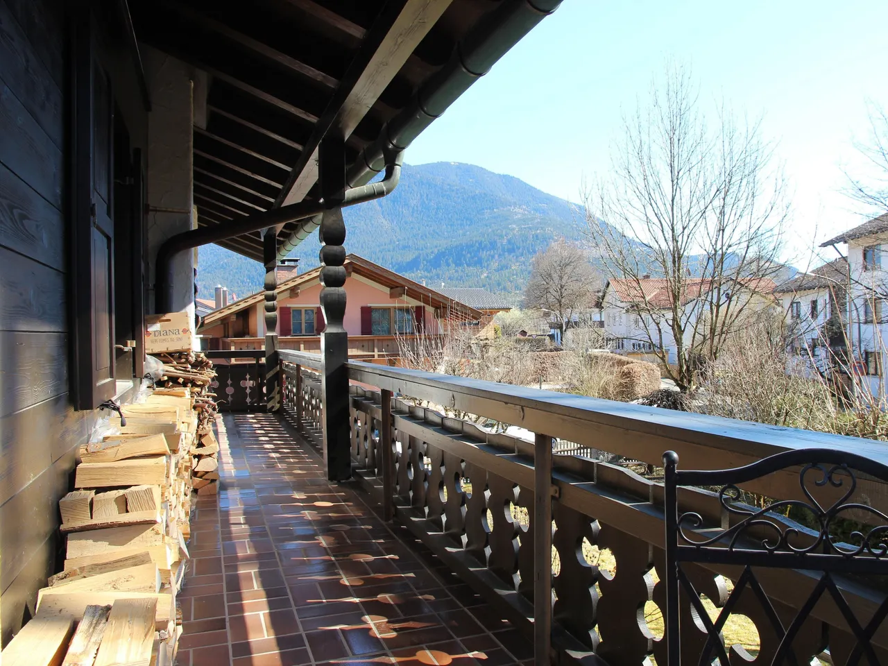 Langer Balkon nach Süden