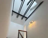 ...mit architektonischen Highlights (Empore & Balken)