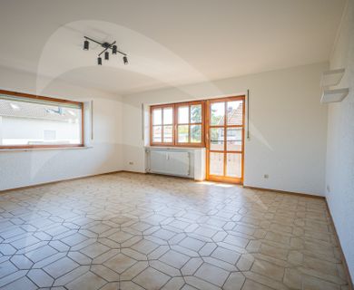 Großzügige 3,5-Zimmer-Wohnung mit Balkon, Garage und Gartenanteil