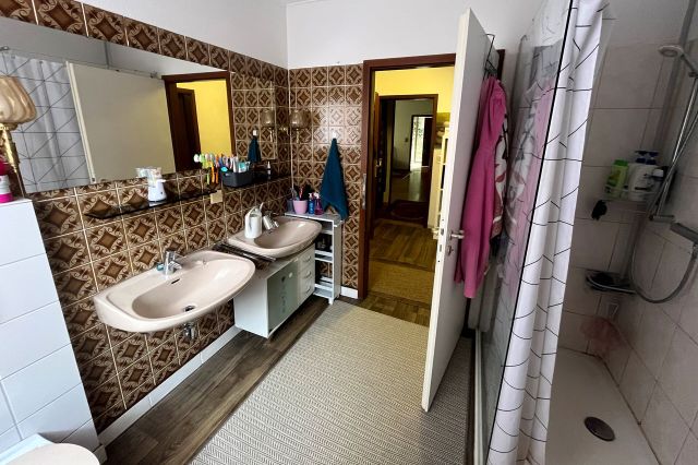 Badezimmer (EG)