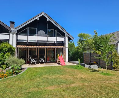 Hochwertig modernisierte Doppelhaushälfte, gute Ausstattung, Garten und Garage in Birlinghoven