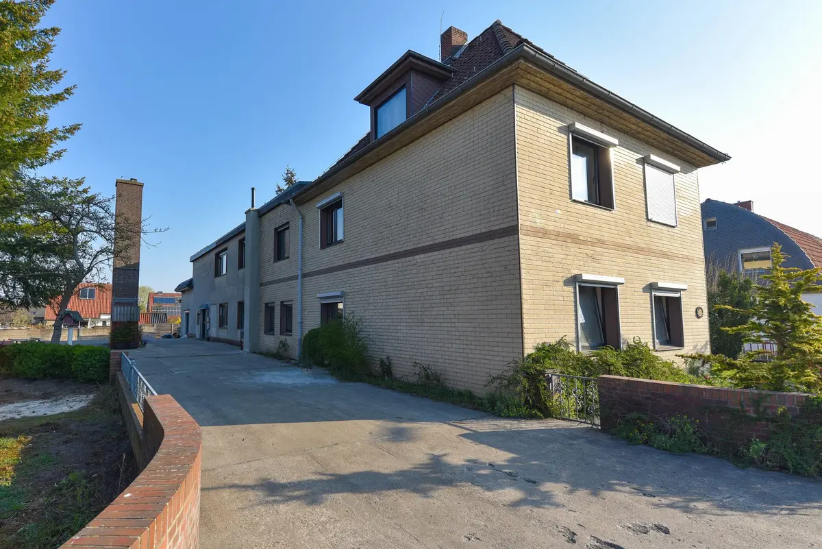 Wohn- und Betriebsgebäude in Munster