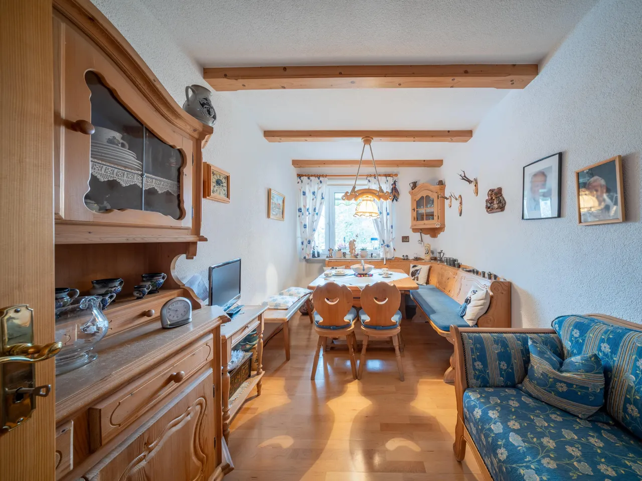 Zimmer mit Essbereich