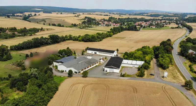 ++RESERVIERT++ Gewerbeimmobilie an der B281: Großzügige Einzelhandels-, Lager- und Hallenflächen