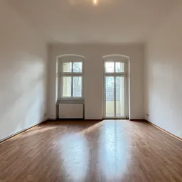 Familienfreundlicher und Provisiosnfreier Altbau mit Südbalkon !
