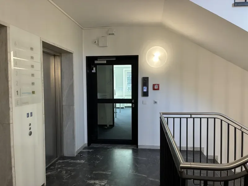 Büroeingang Treppenhaus
