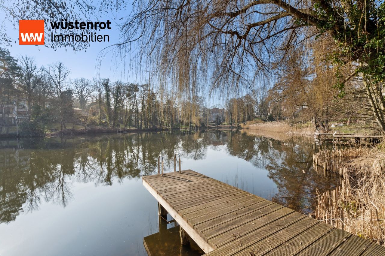 Bootssteg auf dem Grundstück