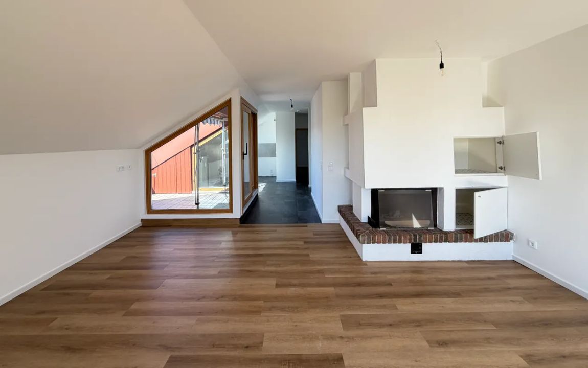 Modernisierte 2-Zimmer-Dachgeschoss-Wohnung mit Balkon in Bardowick