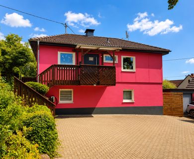 Gepflegtes Einfamilienhaus mit Garage und liebevoll angelegtem Garten!