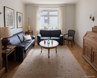 Wohnzimmer mit Blick zum Fenster