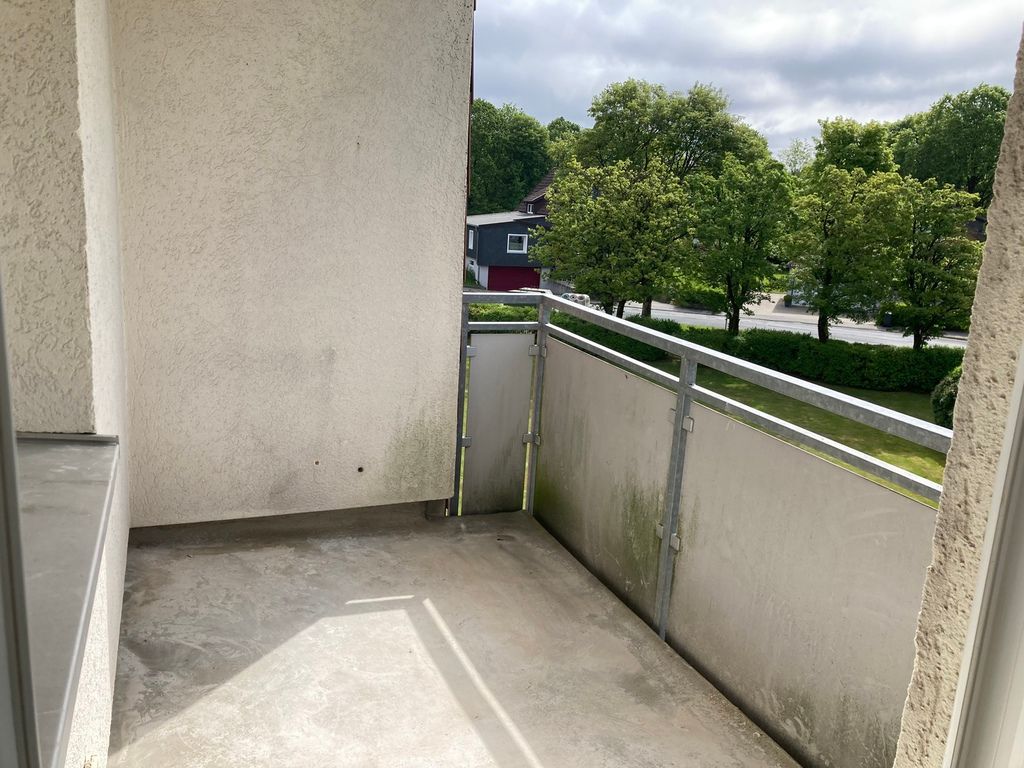 Frisch sanierte 4 Zimmerwohnung mit Balkon, Einbauküche und Keller - Photo 5