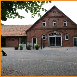 Resthof mit großem Wohnhaus, Stall

und kleiner Scheune zu verkaufen