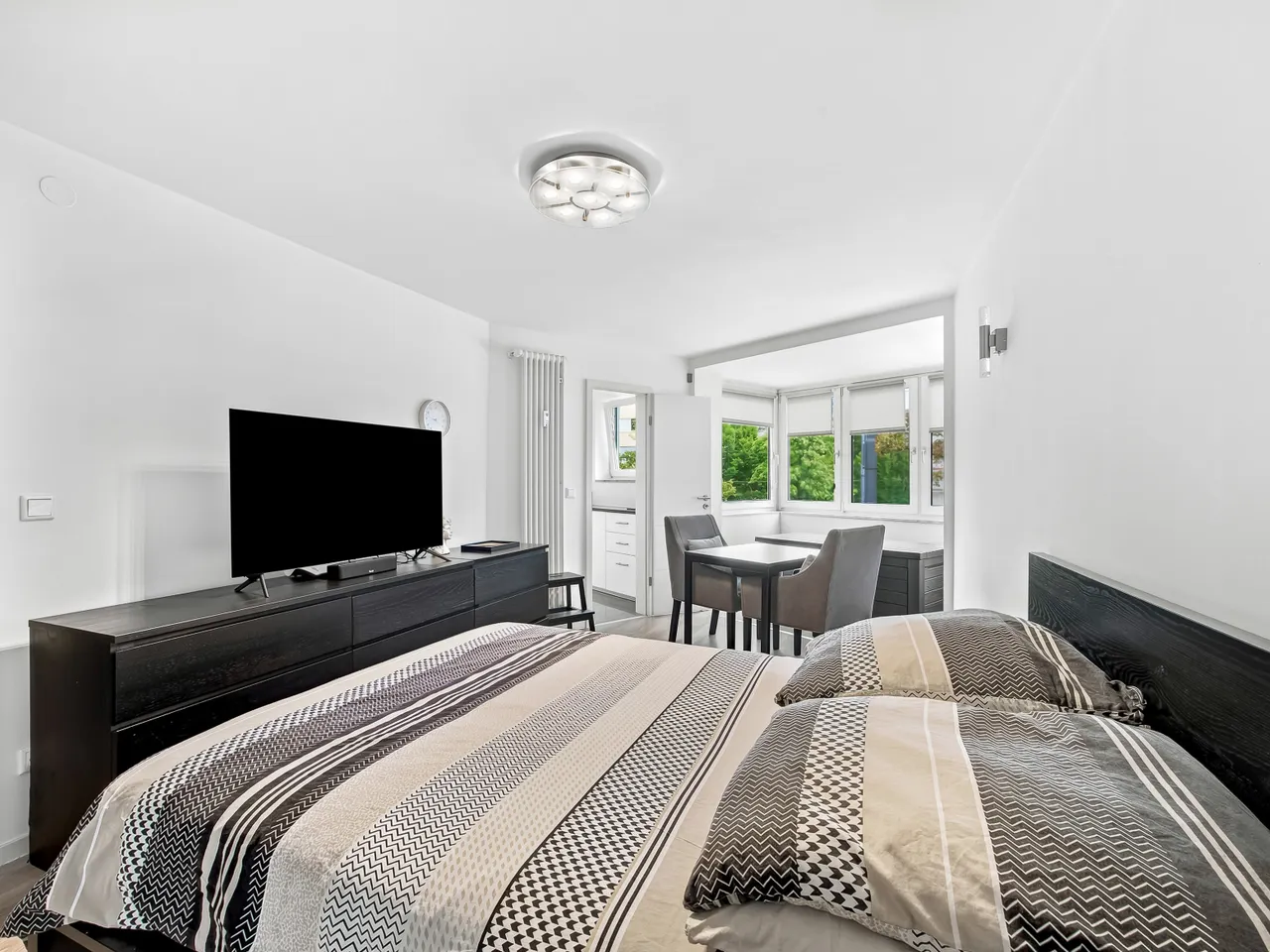 Wohn- und Schlafzimmer
