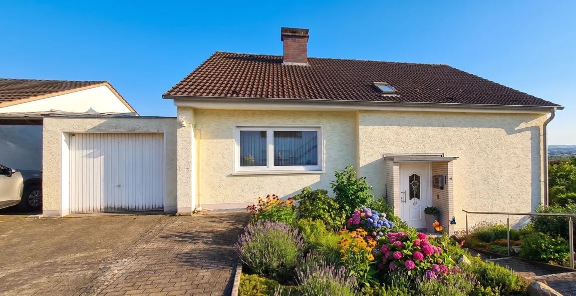 Einfamilienhaus mit Einliegerwohnung Garage und Fernblick in Fröndenberg
