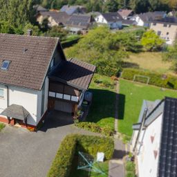 Platz für die ganze Familie: Großzügiges Einfamilienhaus mit vielseitigen Nutzungsmöglichkeiten in Windeck!