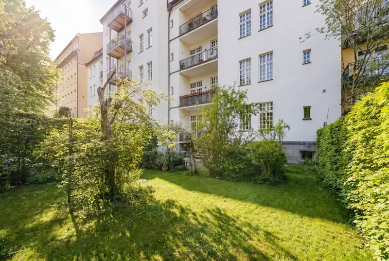Ruhiger Garten im Hinterhof