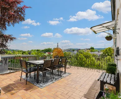 Ca. 100m² modernisierte Doppelhaushälfte mit 3 Zimmern, Terrasse, Garage und kleinem Garten