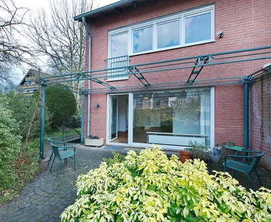 Düsseldorf-Urdenbach: Gepflegtes Reihenendhaus mit Garten und Garage!