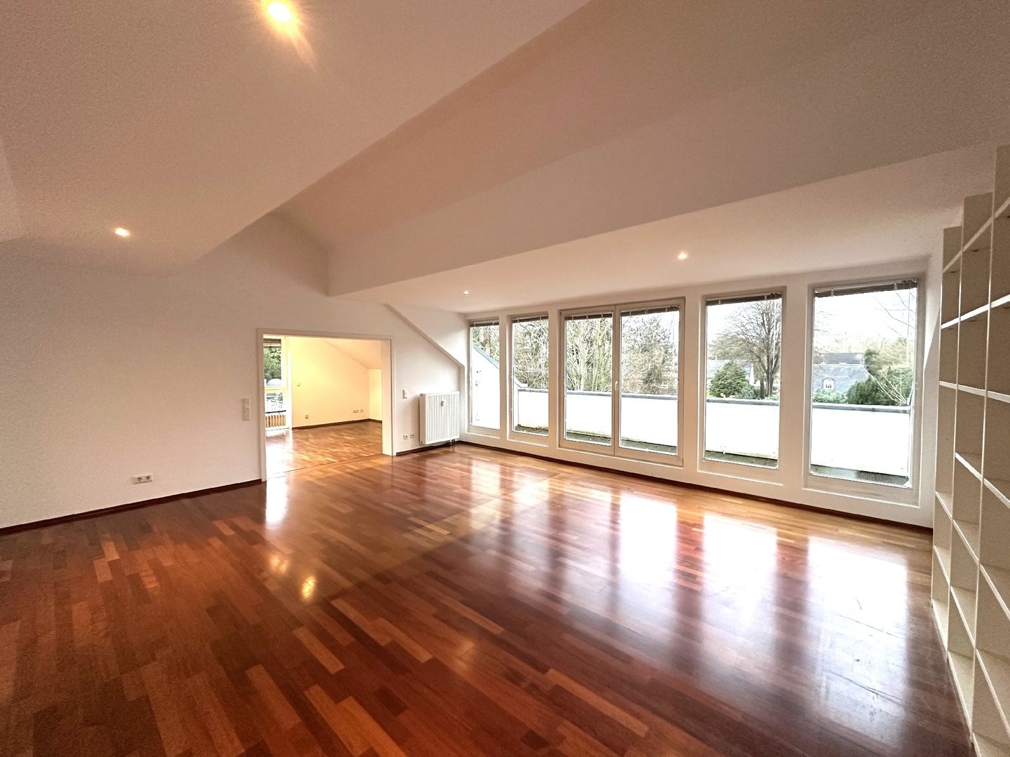 Düsseldorf-Stockum: Großzügige 3-Zimmer-Wohnung mit Balkon und Einbauküche! - Foto 1