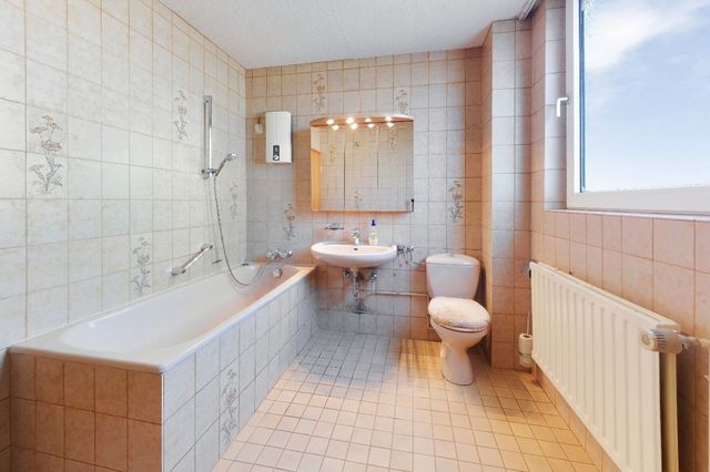 Wannenbad im Obergeschoss
