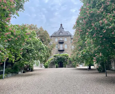 Aussergewöhnliche Maisonettewohnung im Schloss Allner – Ihr neues Zuhause wartet!