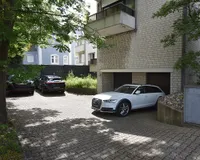 Hofbereich mit Garagen