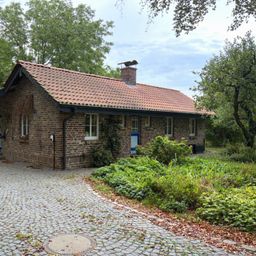 Was für eine Lage – allein zwischen Moers-Kapellen, Niep, Tönisberg und Krefeld!