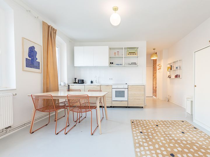 Investieren Sie in Wohnqualität – vollständig möblierte Altbauwohnungen !