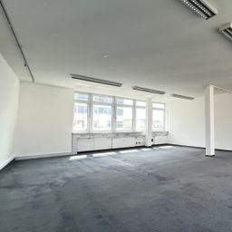 Großzügige Büroetage sucht neuen Mieter !