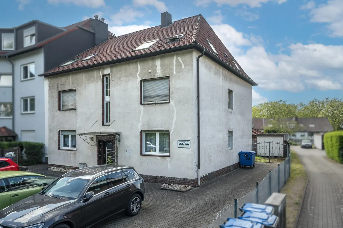 Haus Vorder/Seitenansicht 