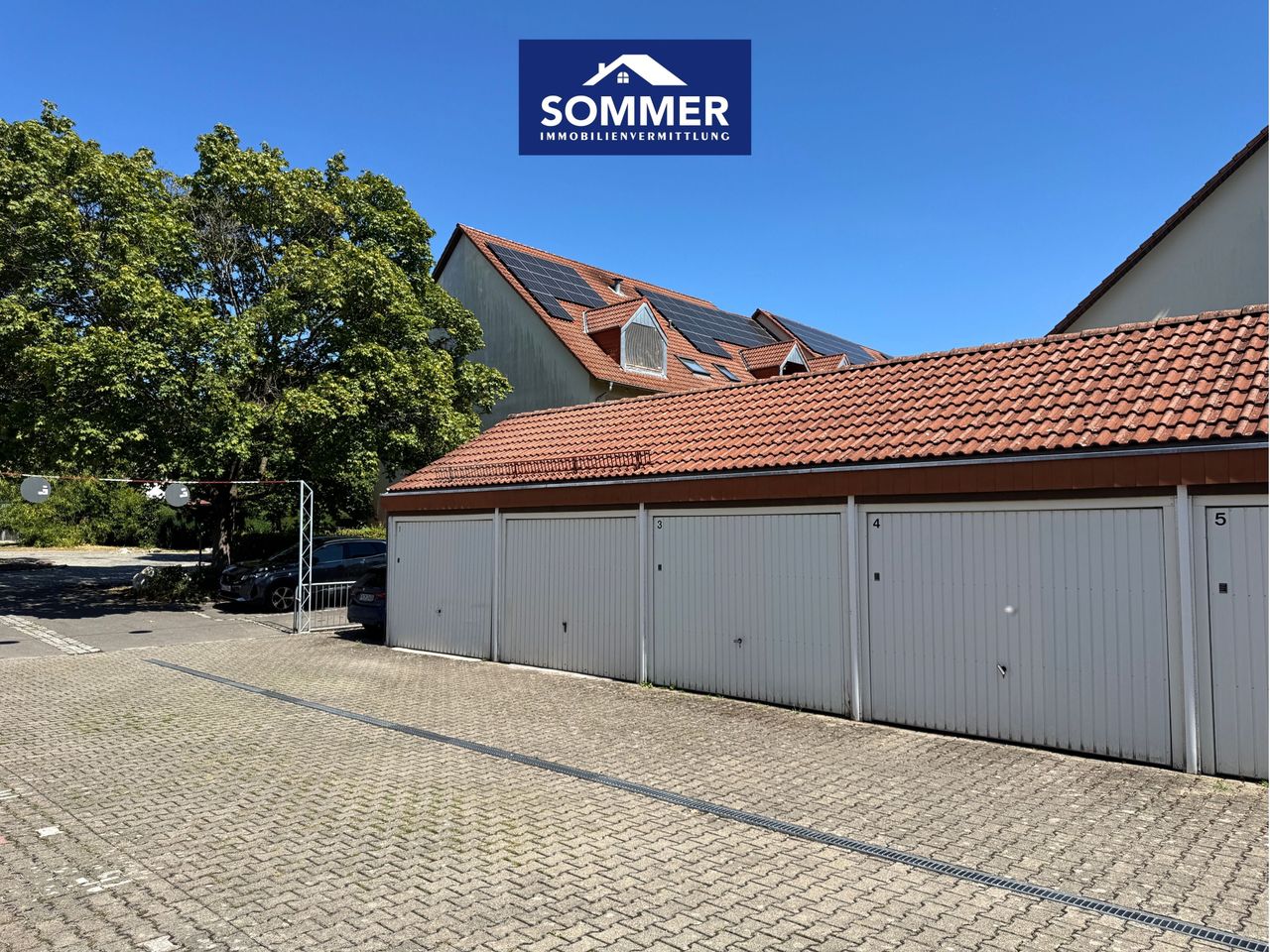 Garage neben dem Haus