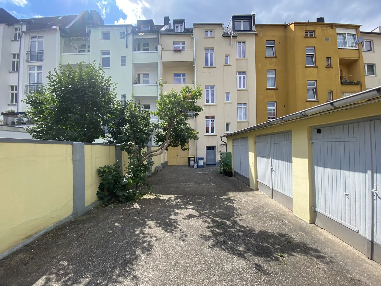 Rückansicht / Garagenhof