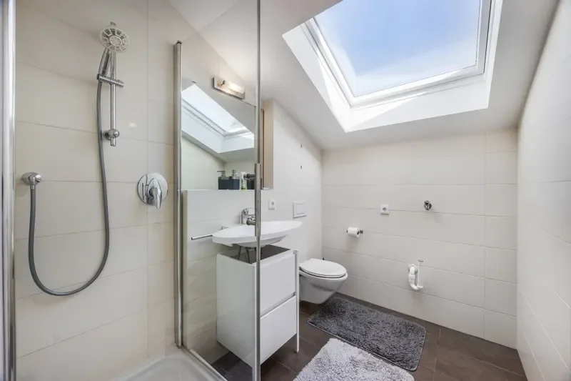 Badezimmer im Dachgeschoss