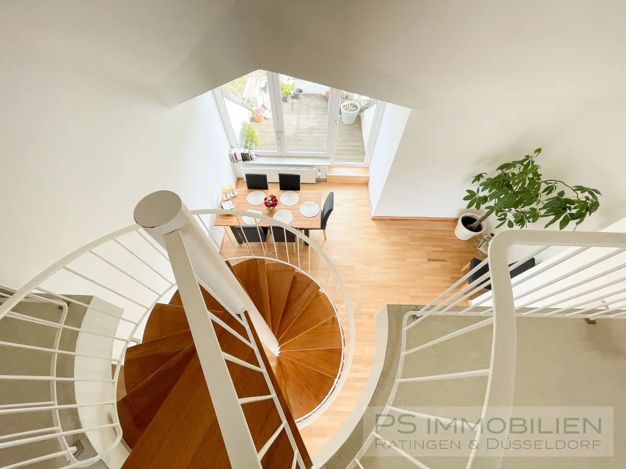 Lichtdurchflutete 3,5 Zi Maisonette-Wohnung mit 2 großen Balkonen direkt am Poensgen-Park - Photo 4