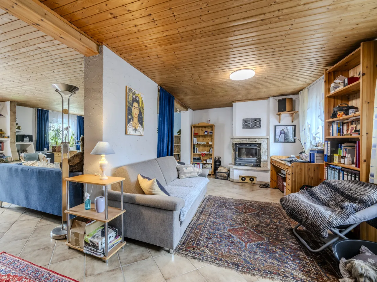 Wohn- und Essbereich mit Kamin